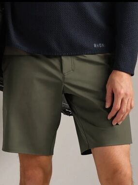 Rhone  9” Commuter Short In Olive Green Men Size 33